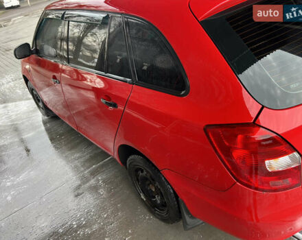 Красный Шкода Фабия, объемом двигателя 1.42 л и пробегом 367 тыс. км за 4000 $, фото 1 на Automoto.ua
