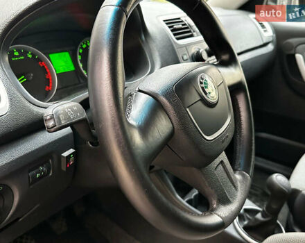 Червоний Шкода Фабія, об'ємом двигуна 1.6 л та пробігом 209 тис. км за 5200 $, фото 16 на Automoto.ua