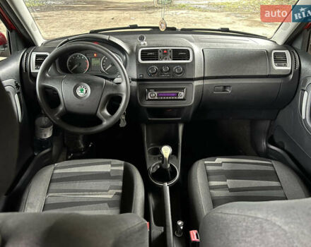 Красный Шкода Фабия, объемом двигателя 1.2 л и пробегом 247 тыс. км за 4199 $, фото 8 на Automoto.ua