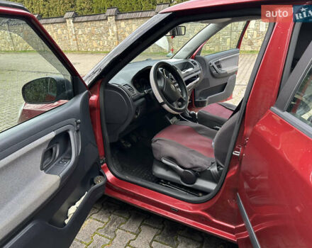 Красный Шкода Фабия, объемом двигателя 1.39 л и пробегом 182 тыс. км за 5500 $, фото 4 на Automoto.ua