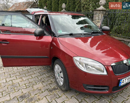 Красный Шкода Фабия, объемом двигателя 1.39 л и пробегом 182 тыс. км за 5500 $, фото 2 на Automoto.ua