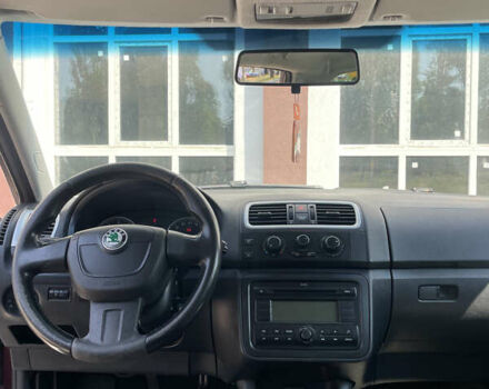Красный Шкода Фабия, объемом двигателя 1.6 л и пробегом 208 тыс. км за 5950 $, фото 9 на Automoto.ua