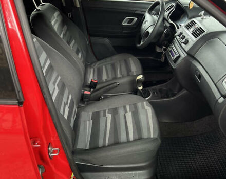 Красный Шкода Фабия, объемом двигателя 1.2 л и пробегом 247 тыс. км за 4199 $, фото 10 на Automoto.ua