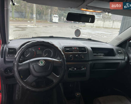 Красный Шкода Фабия, объемом двигателя 1.42 л и пробегом 367 тыс. км за 4000 $, фото 3 на Automoto.ua