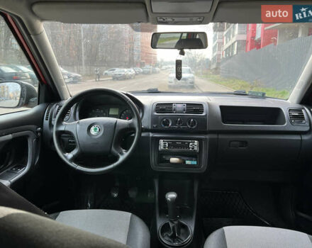 Червоний Шкода Фабія, об'ємом двигуна 1.39 л та пробігом 233 тис. км за 3550 $, фото 32 на Automoto.ua