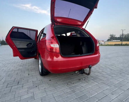 Красный Шкода Фабия, объемом двигателя 1.6 л и пробегом 330 тыс. км за 5400 $, фото 2 на Automoto.ua