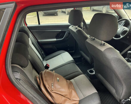 Червоний Шкода Фабія, об'ємом двигуна 1.39 л та пробігом 233 тис. км за 3550 $, фото 4 на Automoto.ua
