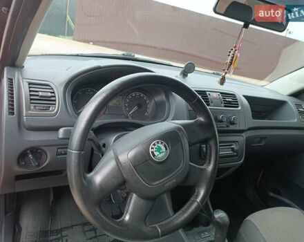 Красный Шкода Фабия, объемом двигателя 1.4 л и пробегом 245 тыс. км за 3850 $, фото 3 на Automoto.ua