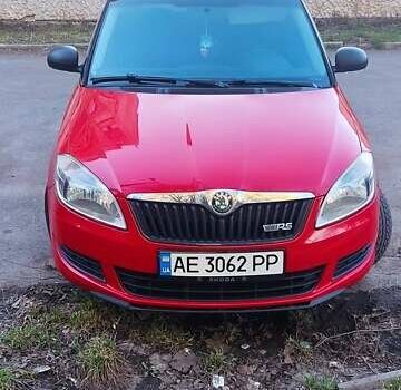 Шкода Фабія 2010 у Дніпро (Дніпропетровську) на Automoto.ua Червоний Шкода Фабія, об'ємом двигуна 1.6 л та пробігом 237 тис. км за 6000 $, фото 5 на Automoto.ua