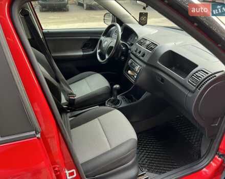 Червоний Шкода Фабія, об'ємом двигуна 1.39 л та пробігом 233 тис. км за 3550 $, фото 3 на Automoto.ua