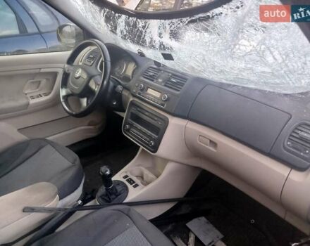 Красный Шкода Фабия, объемом двигателя 1.2 л и пробегом 110 тыс. км за 2500 $, фото 11 на Automoto.ua