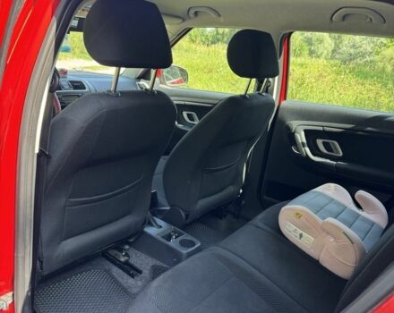 Красный Шкода Фабия, объемом двигателя 1.4 л и пробегом 324 тыс. км за 5200 $, фото 7 на Automoto.ua