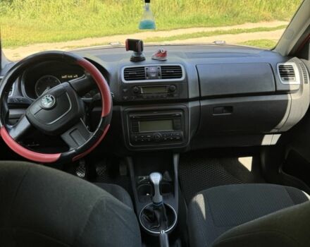 Красный Шкода Фабия, объемом двигателя 1.4 л и пробегом 324 тыс. км за 5200 $, фото 8 на Automoto.ua