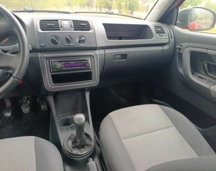 Красный Шкода Фабия, объемом двигателя 1.6 л и пробегом 217 тыс. км за 5200 $, фото 12 на Automoto.ua