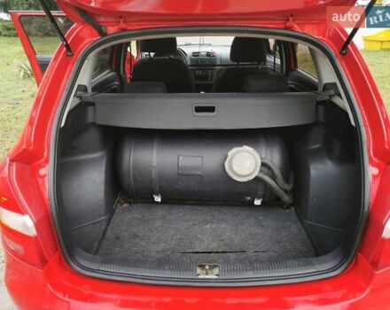 Красный Шкода Фабия, объемом двигателя 1.4 л и пробегом 232 тыс. км за 4699 $, фото 7 на Automoto.ua