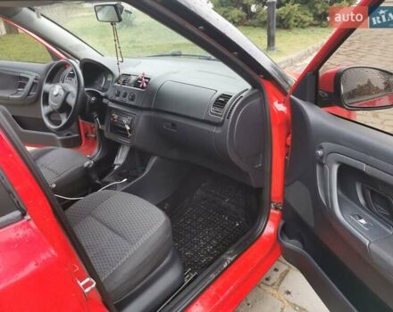 Красный Шкода Фабия, объемом двигателя 1.4 л и пробегом 232 тыс. км за 4699 $, фото 6 на Automoto.ua