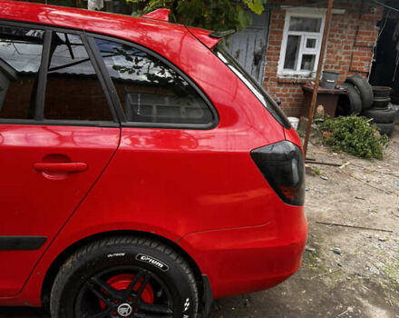 Красный Шкода Фабия, объемом двигателя 1.6 л и пробегом 423 тыс. км за 5500 $, фото 4 на Automoto.ua