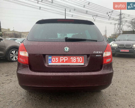 Красный Шкода Фабия, объемом двигателя 1.2 л и пробегом 222 тыс. км за 7800 $, фото 2 на Automoto.ua