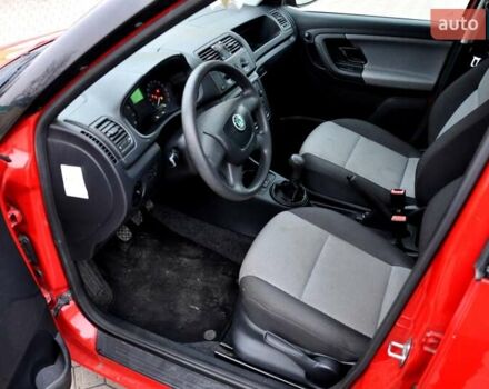 Червоний Шкода Фабія, об'ємом двигуна 1.39 л та пробігом 155 тис. км за 5900 $, фото 13 на Automoto.ua