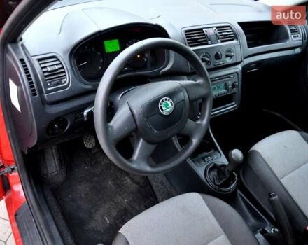 Червоний Шкода Фабія, об'ємом двигуна 1.39 л та пробігом 155 тис. км за 5900 $, фото 15 на Automoto.ua