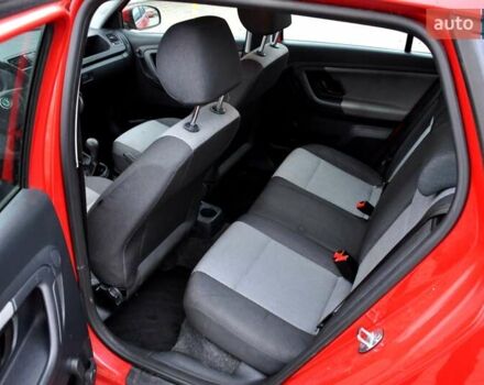 Червоний Шкода Фабія, об'ємом двигуна 1.39 л та пробігом 155 тис. км за 5900 $, фото 16 на Automoto.ua