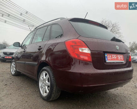 Красный Шкода Фабия, объемом двигателя 1.2 л и пробегом 222 тыс. км за 7800 $, фото 1 на Automoto.ua
