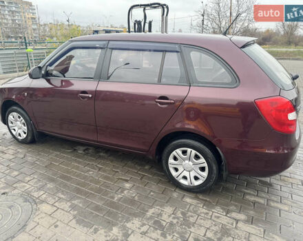 Красный Шкода Фабия, объемом двигателя 1.39 л и пробегом 104 тыс. км за 8000 $, фото 1 на Automoto.ua
