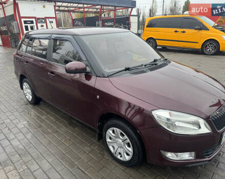 Красный Шкода Фабия, объемом двигателя 1.39 л и пробегом 104 тыс. км за 8000 $, фото 2 на Automoto.ua