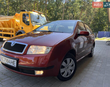 Красный Шкода Фабия, объемом двигателя 1.39 л и пробегом 225 тыс. км за 3900 $, фото 1 на Automoto.ua
