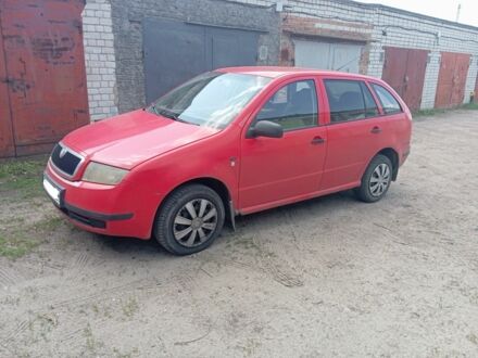 Красный Шкода Фабия, объемом двигателя 1.4 л и пробегом 300 тыс. км за 2800 $, фото 1 на Automoto.ua