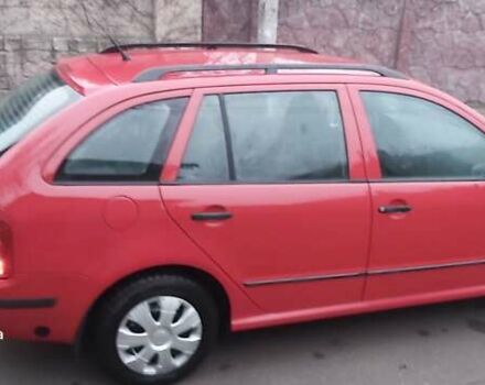 Красный Шкода Фабия, объемом двигателя 1.39 л и пробегом 180 тыс. км за 3999 $, фото 1 на Automoto.ua