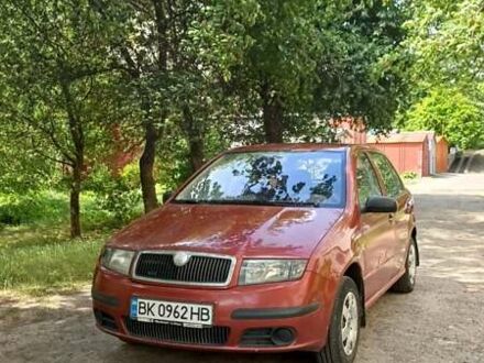 Шкода Фабия 2006 в Ровно на Automoto.ua Красный Шкода Фабия, объемом двигателя 1.2 л и пробегом 374 тыс. км за 2600 $, фото 1 на Automoto.ua