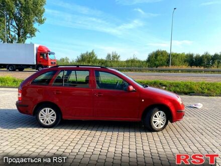 Красный Шкода Фабия, объемом двигателя 1.4 л и пробегом 309 тыс. км за 3900 $, фото 1 на Automoto.ua