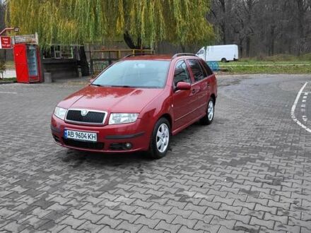 Красный Шкода Фабия, объемом двигателя 1.39 л и пробегом 212 тыс. км за 3800 $, фото 1 на Automoto.ua