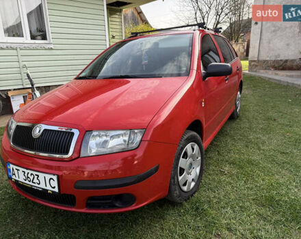 Красный Шкода Фабия, объемом двигателя 1.39 л и пробегом 209 тыс. км за 3990 $, фото 1 на Automoto.ua