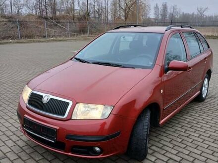 Красный Шкода Фабия, объемом двигателя 1.4 л и пробегом 225 тыс. км за 4400 $, фото 1 на Automoto.ua