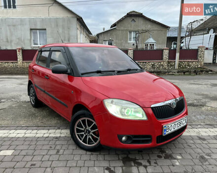 Красный Шкода Фабия, объемом двигателя 1.2 л и пробегом 217 тыс. км за 3999 $, фото 1 на Automoto.ua