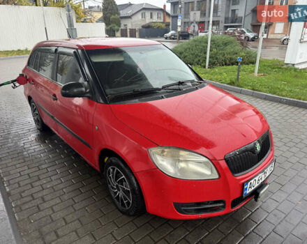 Красный Шкода Фабия, объемом двигателя 1.39 л и пробегом 270 тыс. км за 2599 $, фото 1 на Automoto.ua