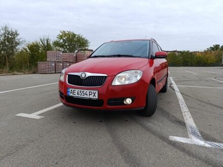 Красный Шкода Фабия, объемом двигателя 1.2 л и пробегом 250 тыс. км за 4300 $, фото 1 на Automoto.ua