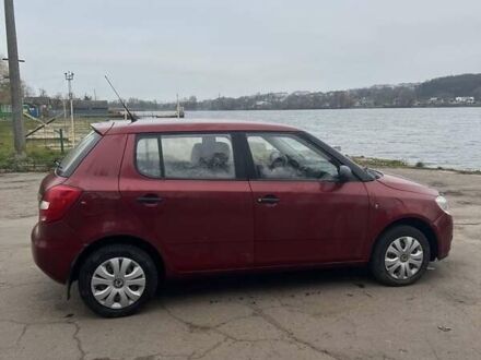 Красный Шкода Фабия, объемом двигателя 1.2 л и пробегом 205 тыс. км за 3000 $, фото 1 на Automoto.ua