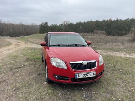 Красный Шкода Фабия, объемом двигателя 1.6 л и пробегом 235 тыс. км за 6600 $, фото 1 на Automoto.ua