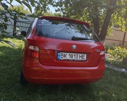 Красный Шкода Фабия, объемом двигателя 1.2 л и пробегом 176 тыс. км за 4200 $, фото 1 на Automoto.ua