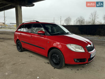 Красный Шкода Фабия, объемом двигателя 1.2 л и пробегом 247 тыс. км за 4199 $, фото 1 на Automoto.ua