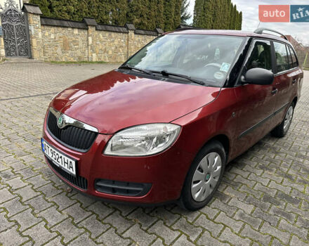 Красный Шкода Фабия, объемом двигателя 1.39 л и пробегом 182 тыс. км за 5500 $, фото 1 на Automoto.ua