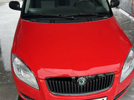 Красный Шкода Фабия, объемом двигателя 1.42 л и пробегом 367 тыс. км за 4000 $, фото 1 на Automoto.ua