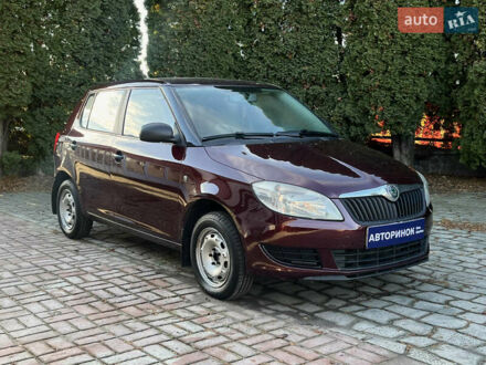 Красный Шкода Фабия, объемом двигателя 1.2 л и пробегом 143 тыс. км за 5500 $, фото 1 на Automoto.ua