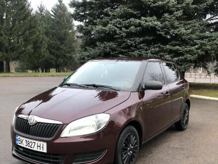 Красный Шкода Фабия, объемом двигателя 1.2 л и пробегом 248 тыс. км за 4800 $, фото 1 на Automoto.ua
