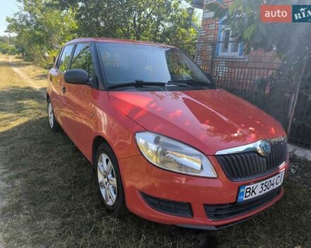 Красный Шкода Фабия, объемом двигателя 1.6 л и пробегом 204 тыс. км за 4750 $, фото 1 на Automoto.ua