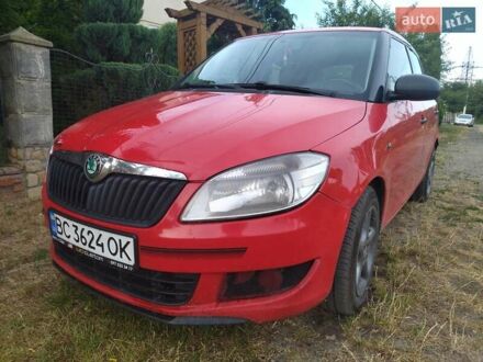 Красный Шкода Фабия, объемом двигателя 1.2 л и пробегом 290 тыс. км за 4500 $, фото 1 на Automoto.ua