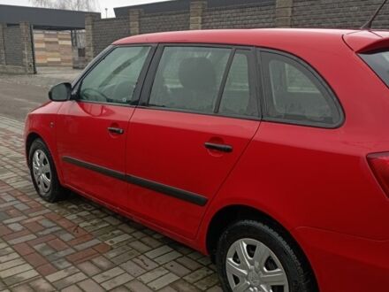Красный Шкода Фабия, объемом двигателя 1.2 л и пробегом 230 тыс. км за 4500 $, фото 1 на Automoto.ua